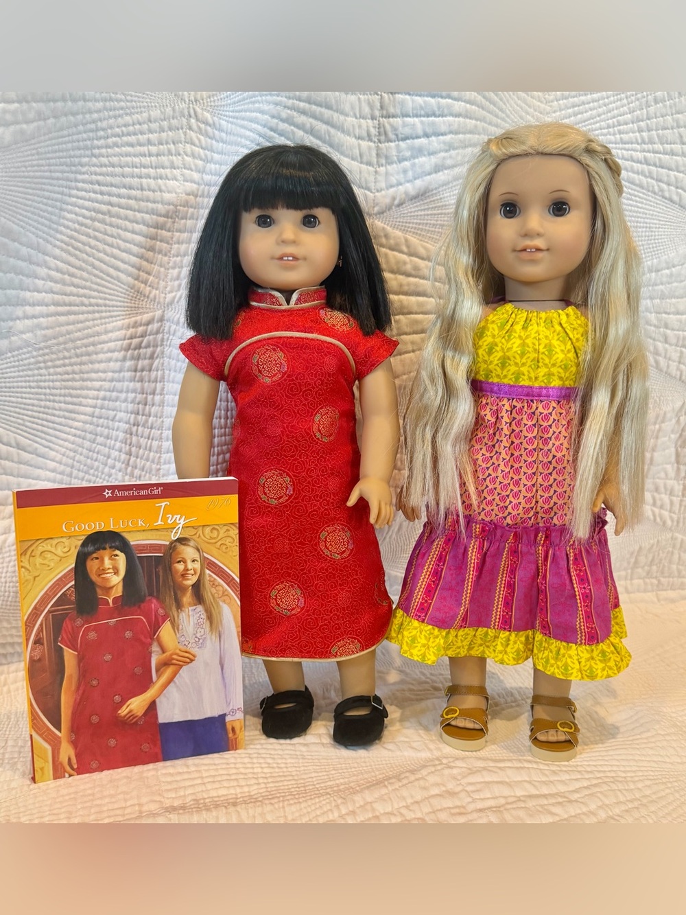 American Girl Ivy Ling & Julie Albright 2007 dolls + Retired Outfits & Book